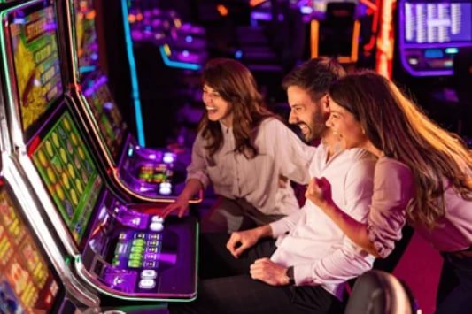 Spadegaming slot interface showing reels and pay table